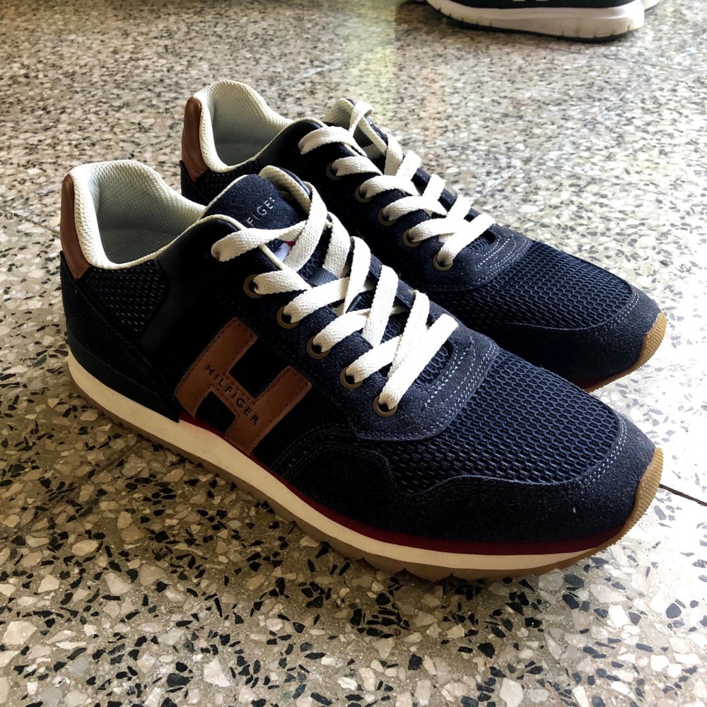 Tommy Hilfiger sneaker size11